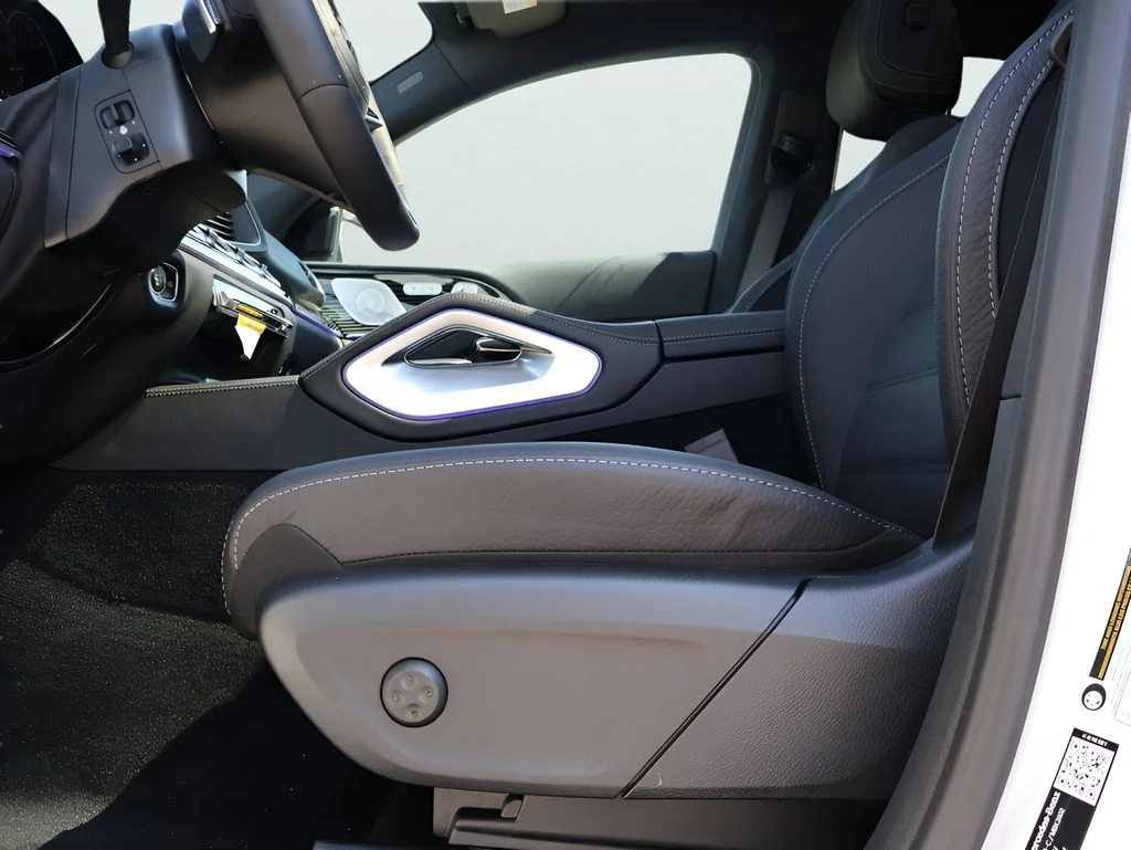 New 2026 MANUFAKTUR Moonlight White Metallic Mercedes-Benz GLE 450 image 37