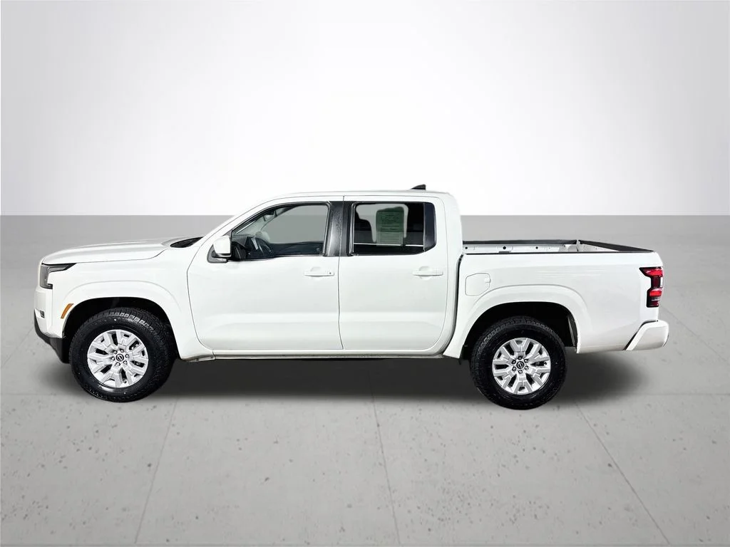 Used 2022 White Nissan SV image 9
