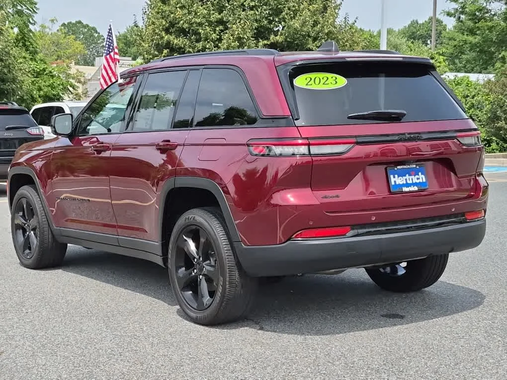 Used 2023 Velvet Red Pearlcoat Jeep Altitude image 4