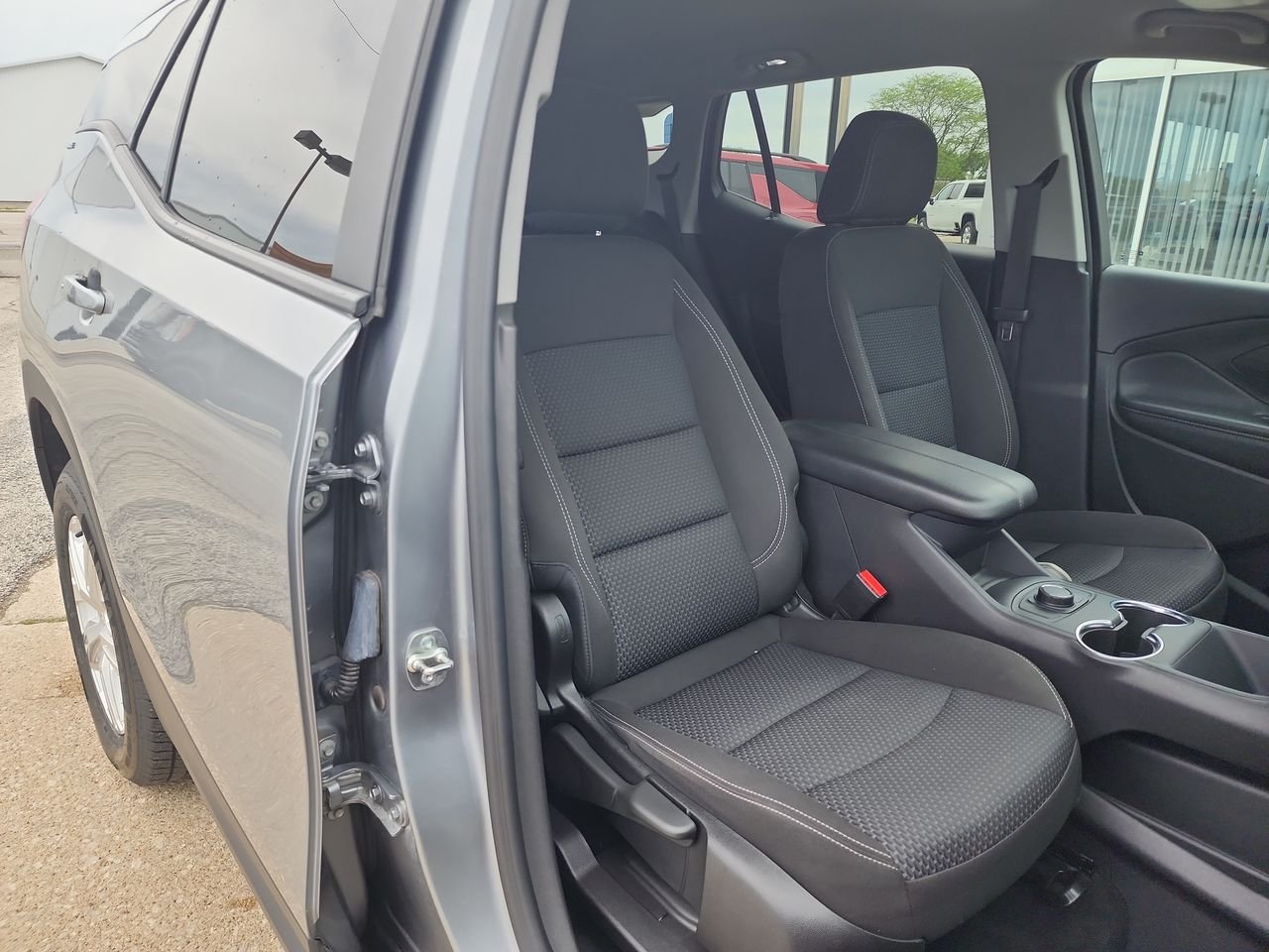 Used 2024 Sterling Metallic GMC SLE image 23