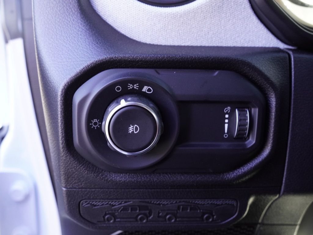 New 2026 Bright White Clear-Coat Exterior Paint Jeep Sport image 11