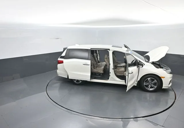 Certified Used 2018 Diamond White Honda Touring image 39