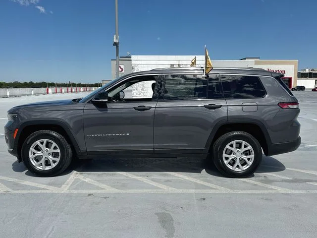 Used 2024 Gray Jeep Limited image 5