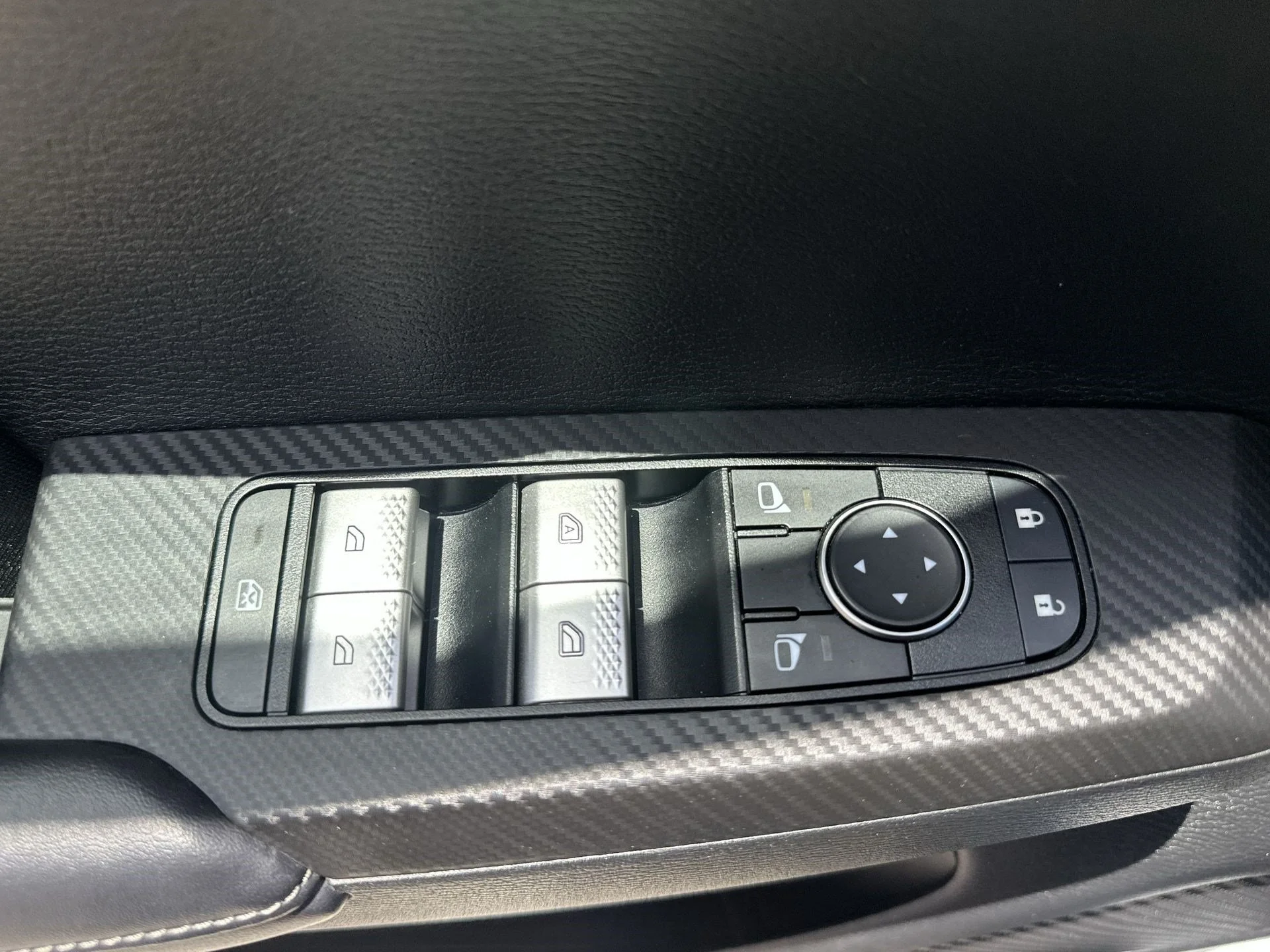 Used 2023 White Mitsubishi ES image 15