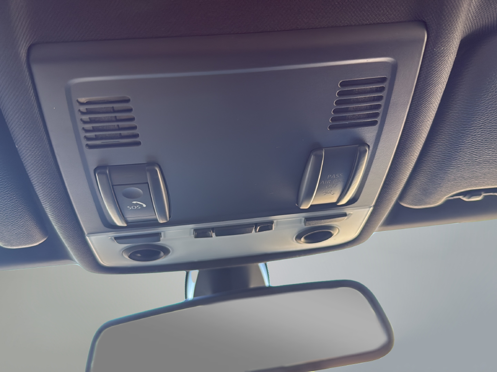 Used 2011  BMW Base image 27