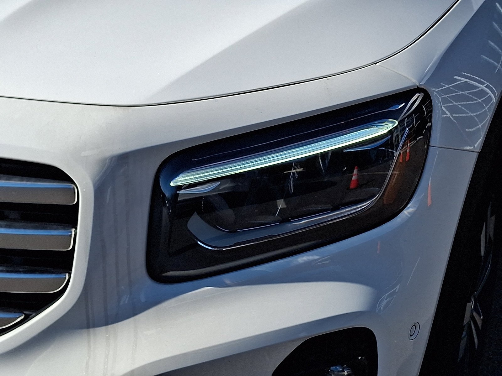 New 2026 Polar White Mercedes-Benz GLB 250 image 30