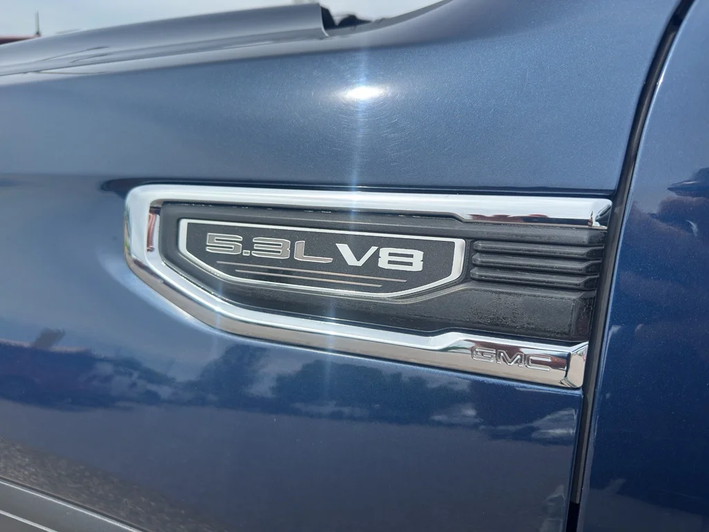 Used 2021 Pacific Blue Metallic GMC SLT image 9