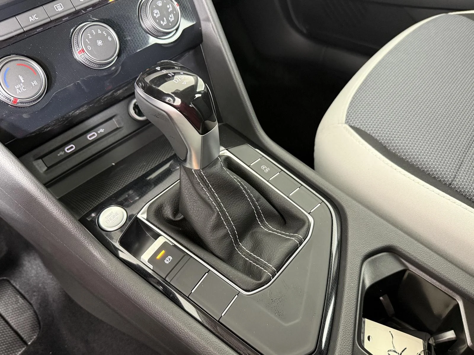 New 2027 Platinum Gray Metallic Volkswagen S image 30
