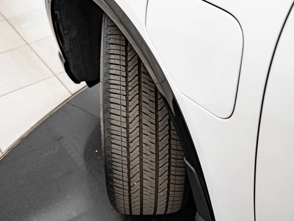 Used 2025 Snowfall Pearl Honda Touring image 47