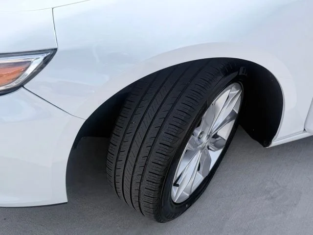 Used 2022 White Chevrolet LT image 32