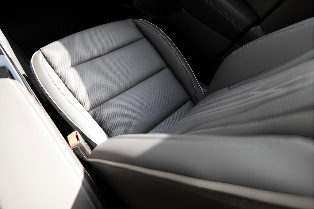 New 2026 Iridescent White Tricoat Buick Avenir image 26