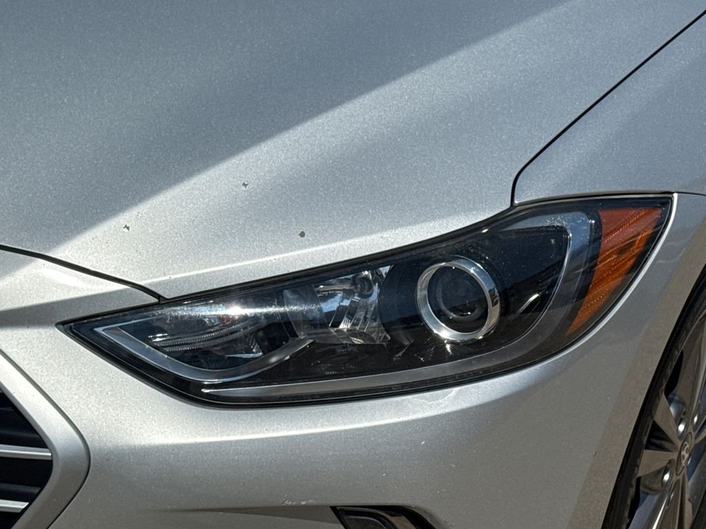 Used 2017 Silver Hyundai SE image 4