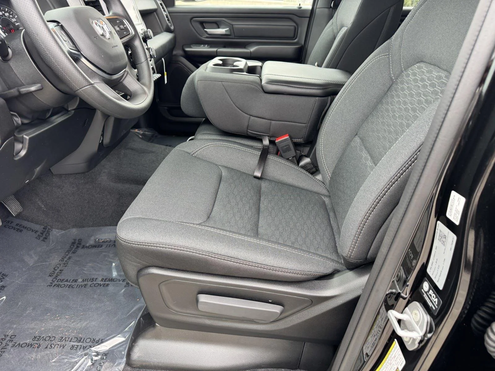New 2026 Diamond Black Crystal Pearl-Coat Exterior Paint RAM Tradesman image 14