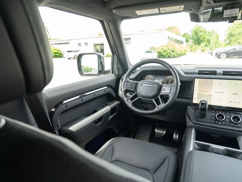 New 2026 Santorini Black Land Rover V8 image 17