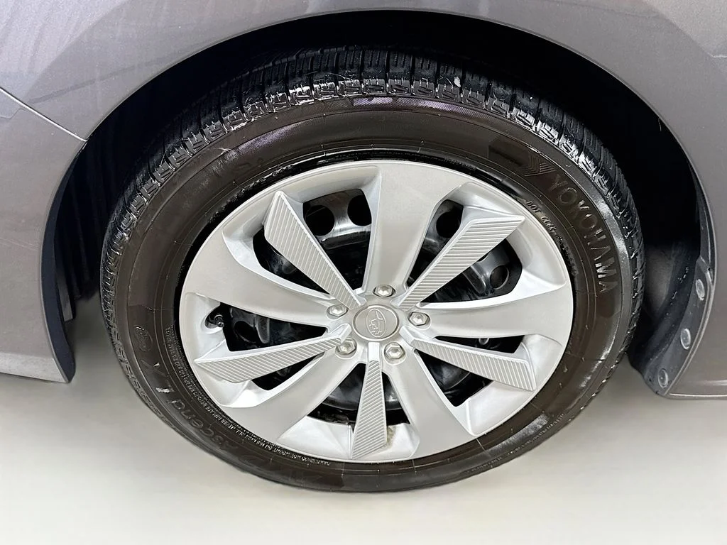 Used 2023 Gray Subaru Base image 37