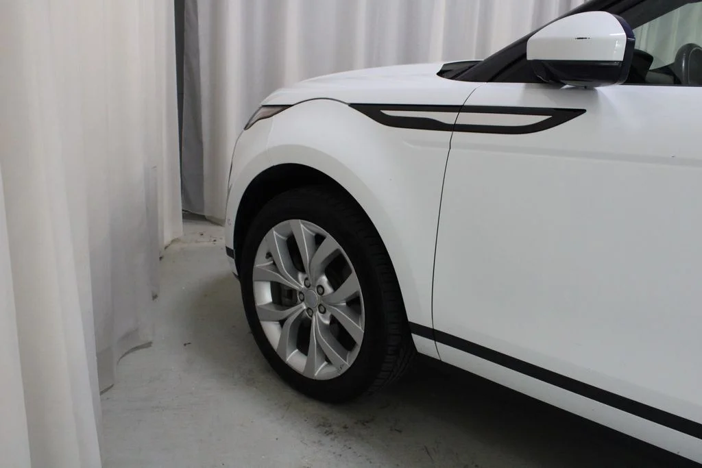 Used 2020 White Land Rover SE image 29
