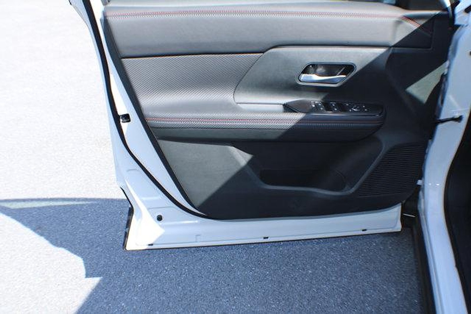 2026 Nissan KICKS SR - Photo 6