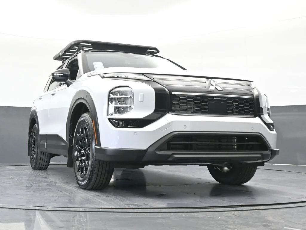 New 2026 White / Black Mitsubishi Trail Edition image 68