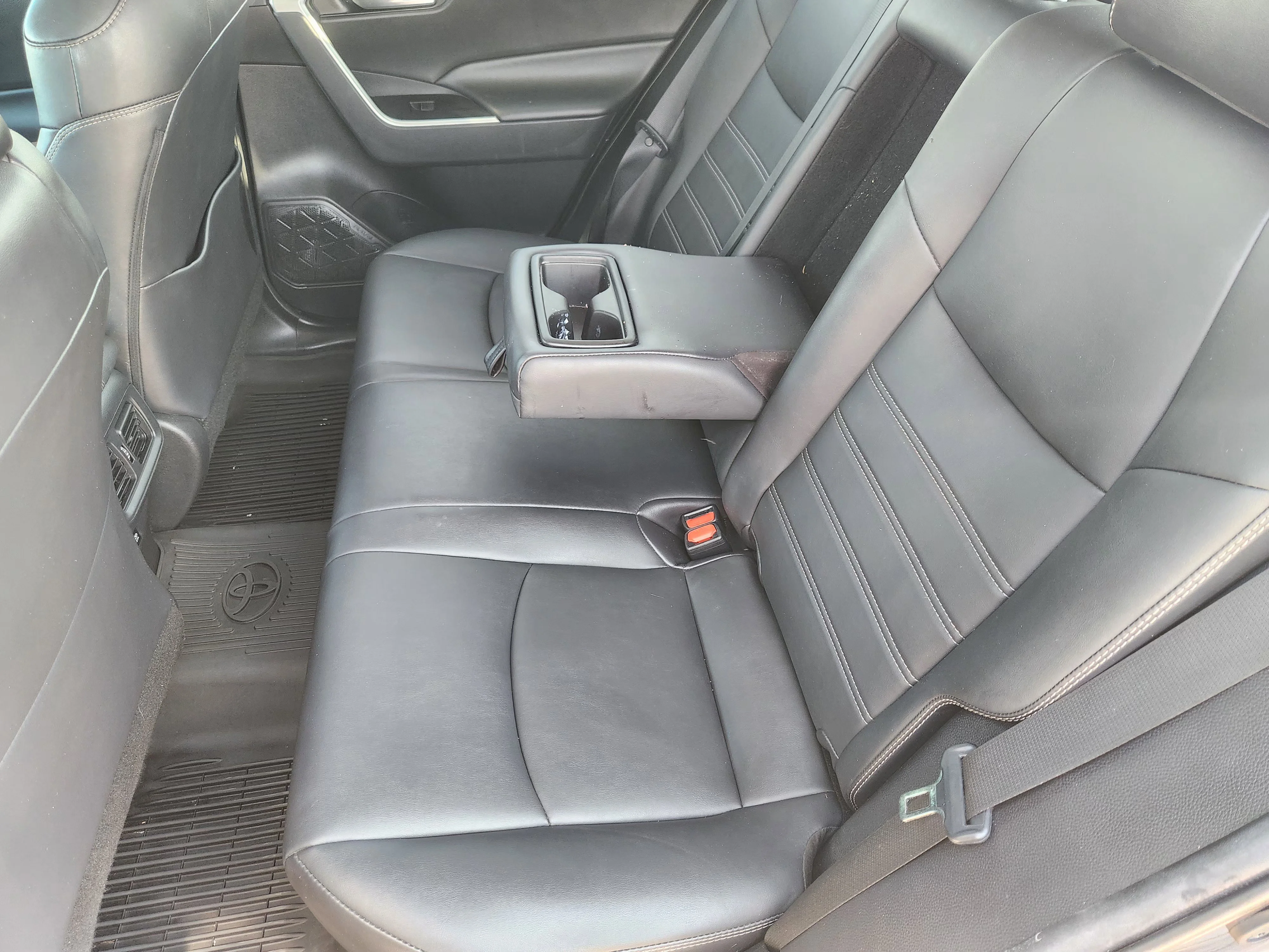 Used 2021 Gray Toyota XLE Premium image 31