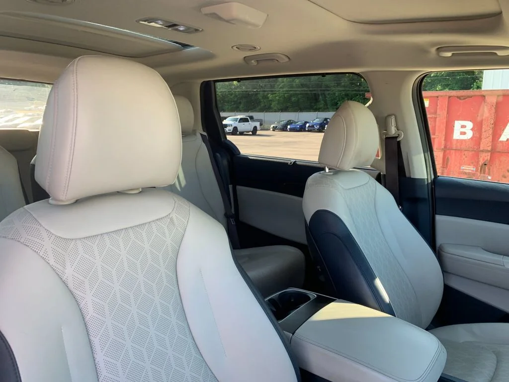 Used 2025 White Kia SX image 21