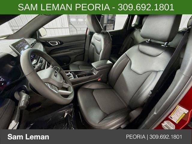 New 2026 Red Hot Pearlcoat Jeep Latitude image 18