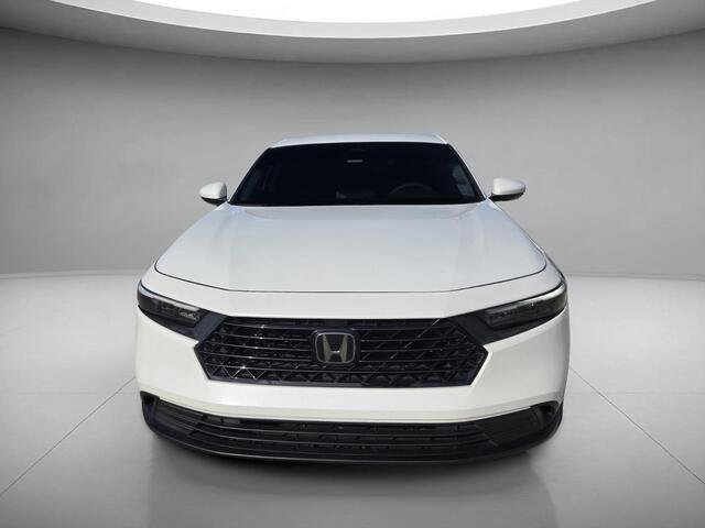 Used 2024 Platinum White Pearl Honda LX image 8