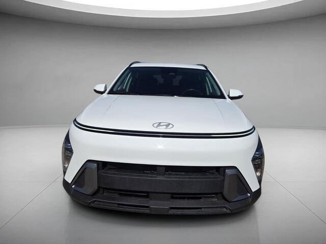 Used 2025 Atlas White Hyundai SEL image 8