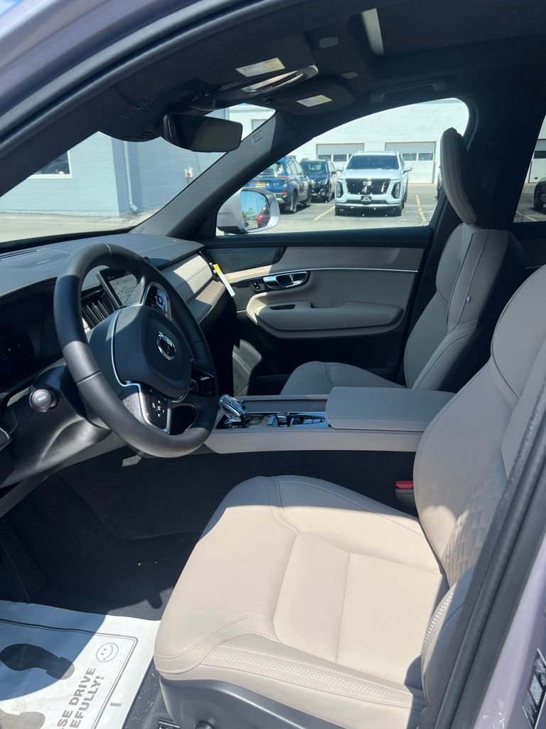 New 2026 Silver Volvo B6 Plus 7-Seater image 10