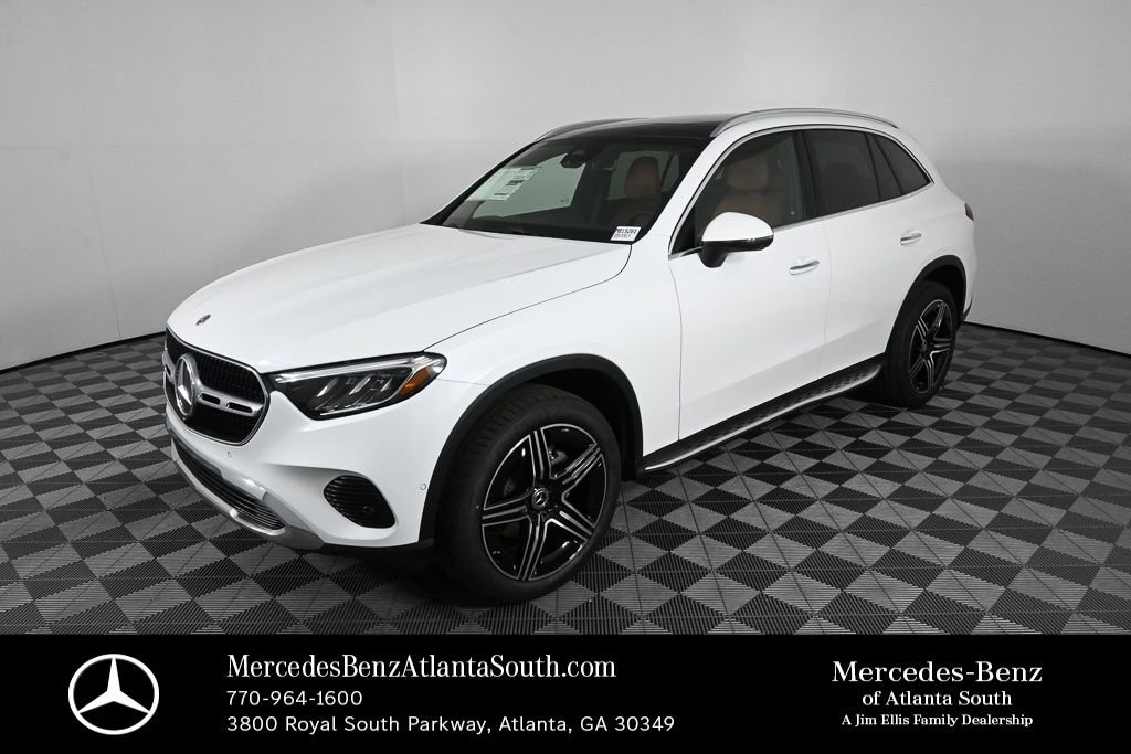 New 2026 MANUFAKTUR Moonlight White Metallic Mercedes-Benz GLC 300 image 1