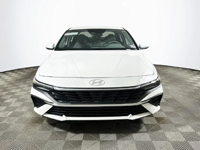 New 2026 Hyundai ELANTRA SE