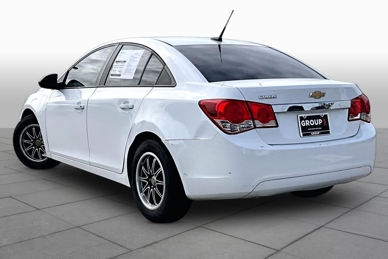 Used 2014 Summit White Chevrolet LS image 10