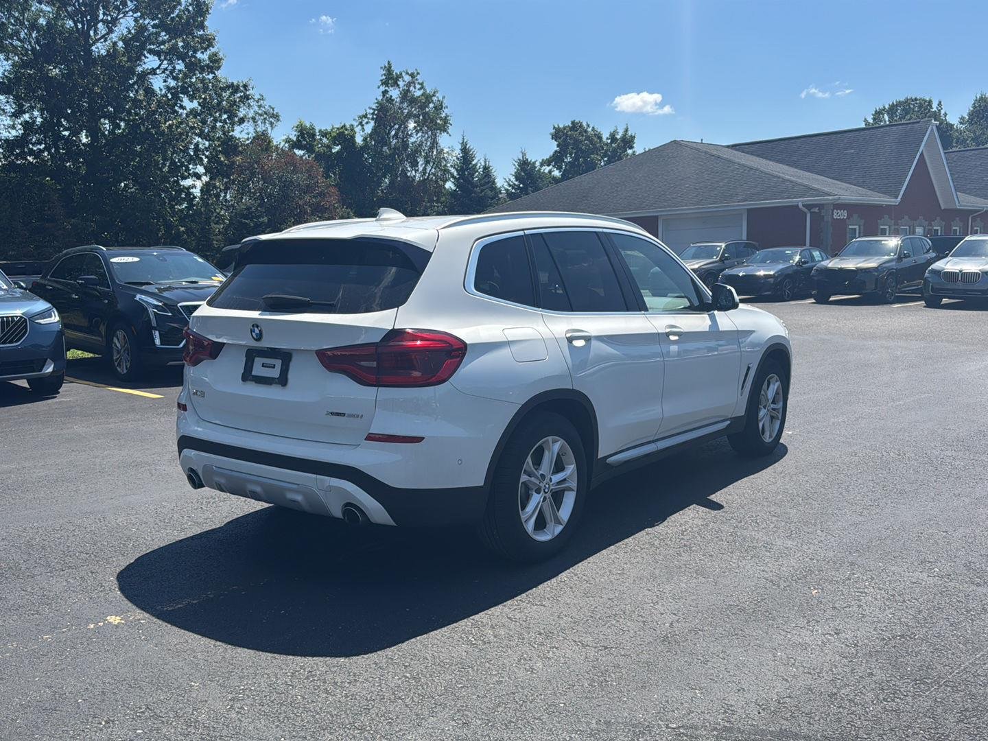 Used 2020 Alpine White BMW xDrive30i image 3