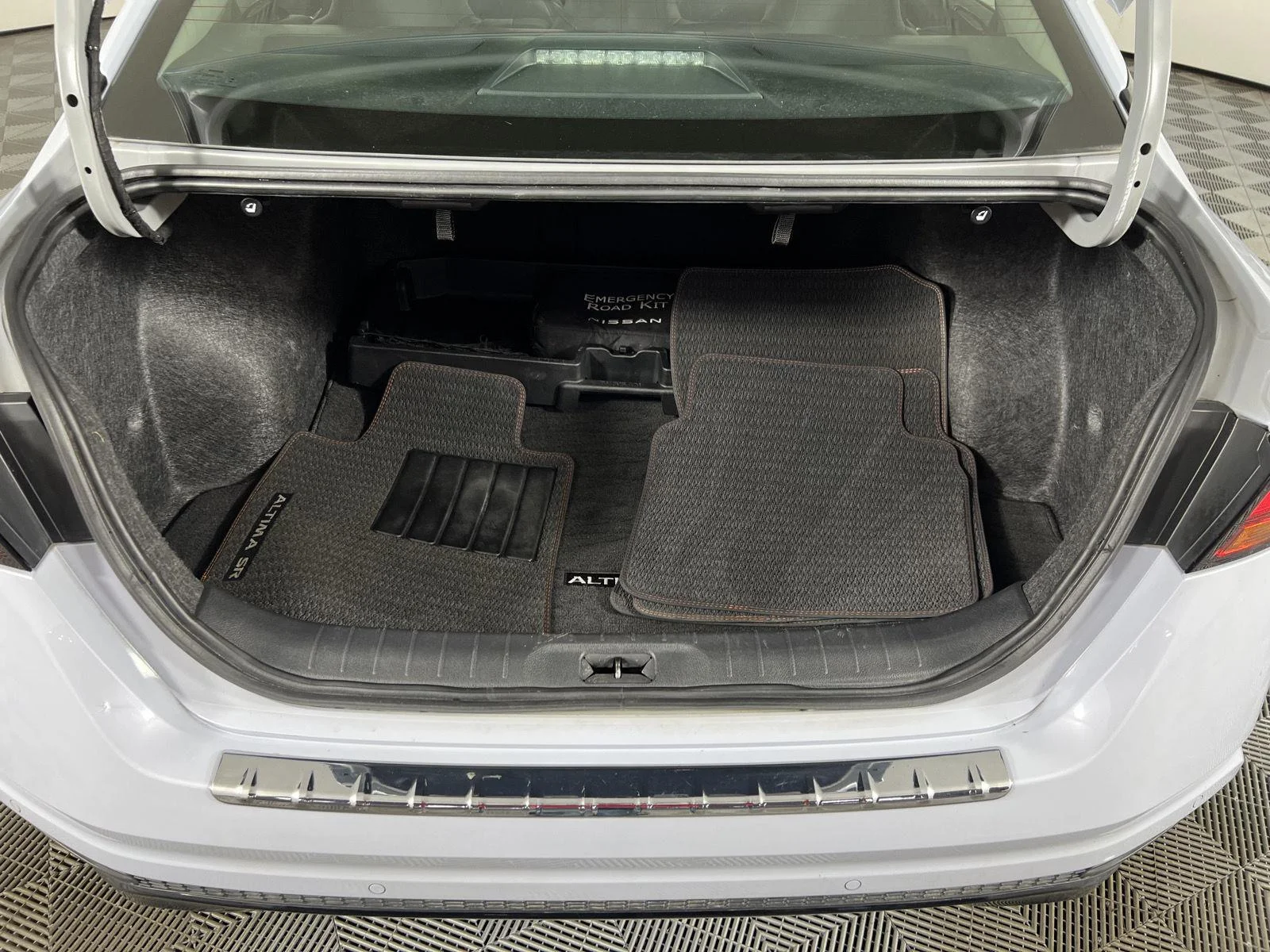 Used 2023 Gray Sky Pearl Nissan 2.5 SR image 8