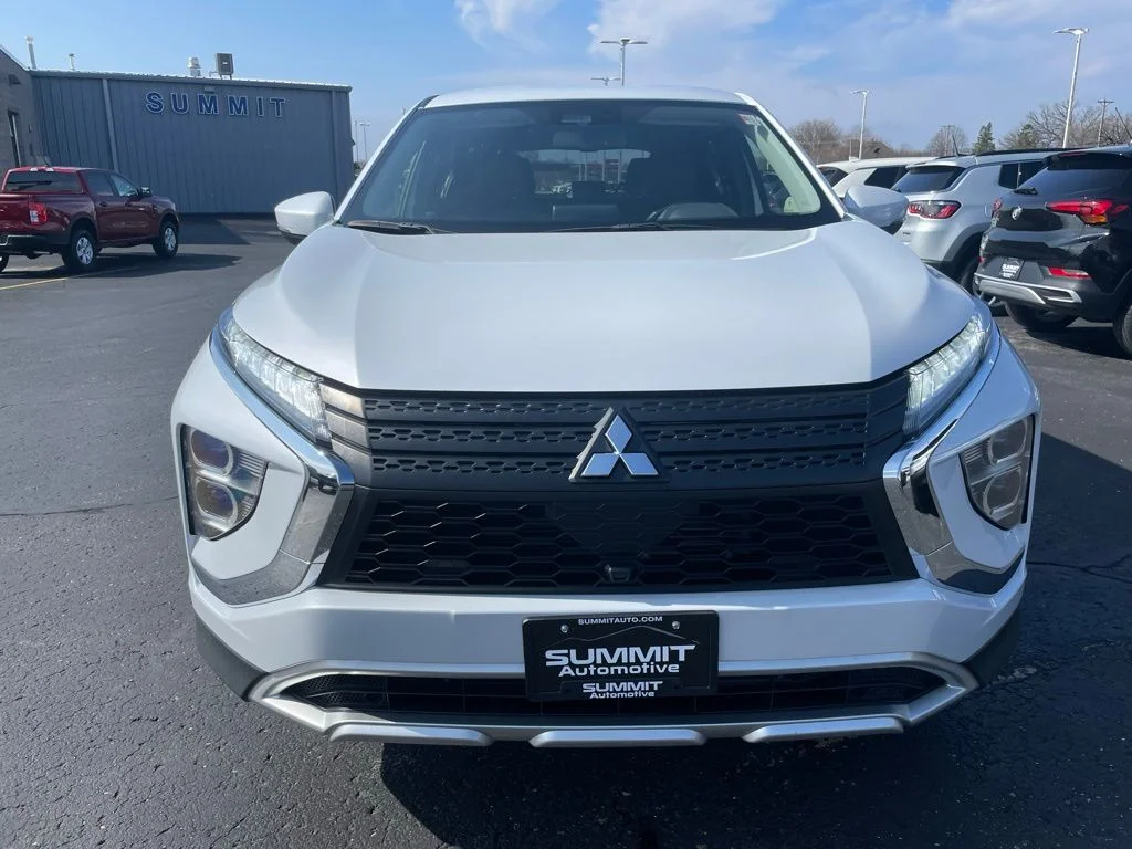 Used 2024 Silver Mitsubishi SE image 24