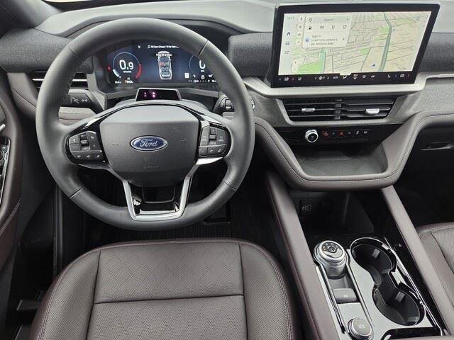 New 2026 Star White Metallic Tri-Coat Ford Platinum™ image 25