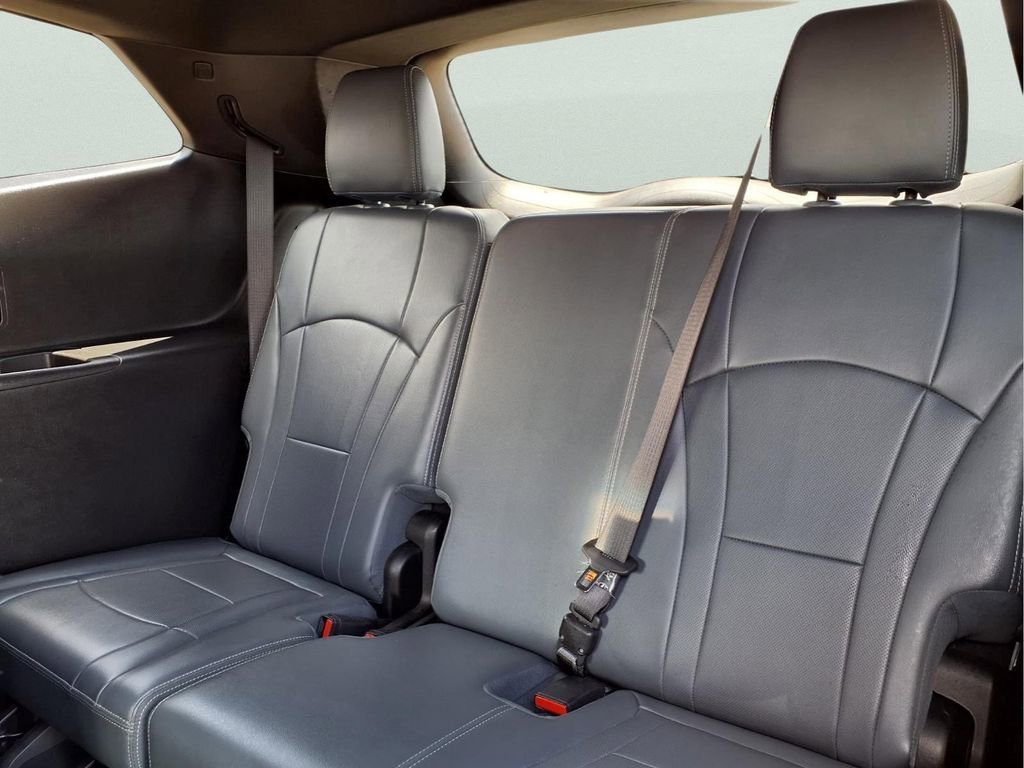 Used 2022 Summit White Buick Essence image 14