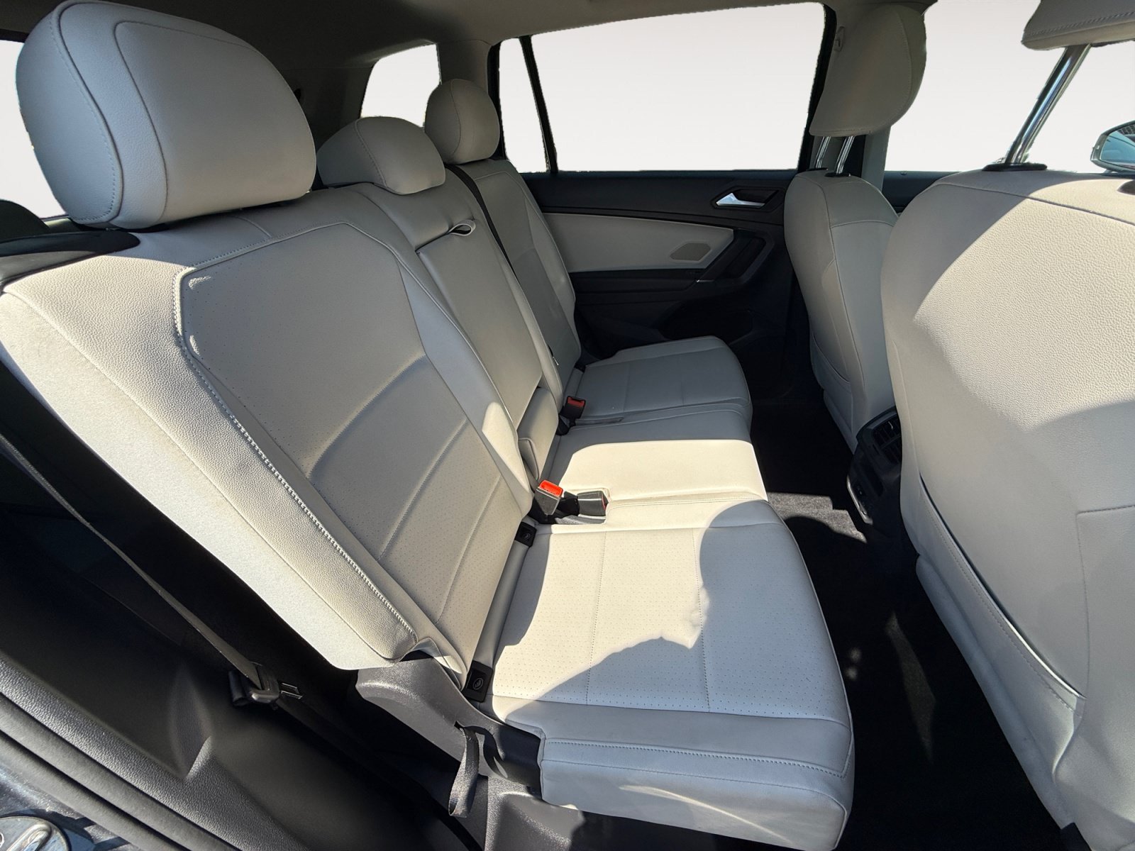Used 2020 Platinum Gray Metallic Volkswagen 2.0T SE image 18