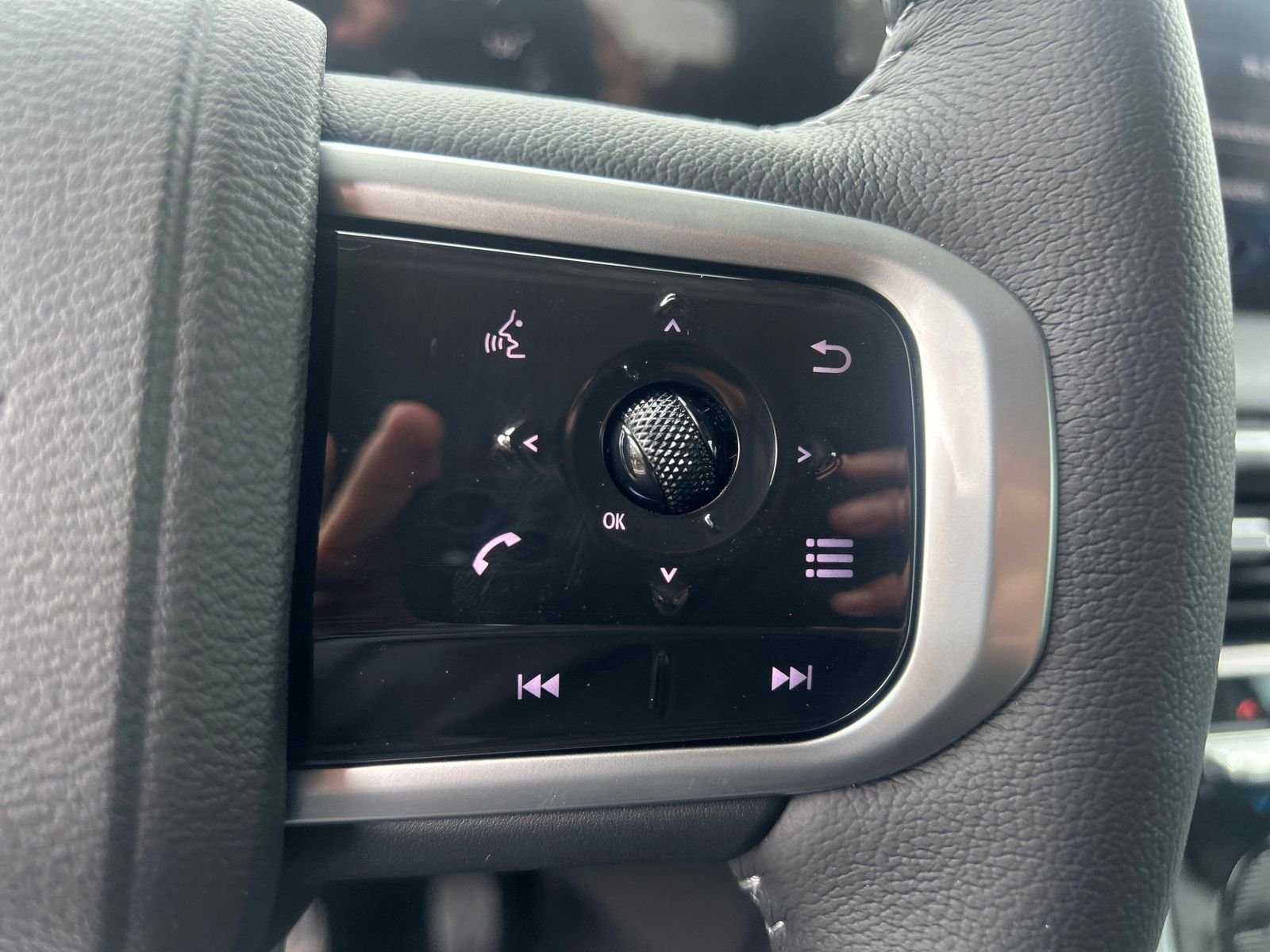 2025 Nissan Armada SV - Photo 30