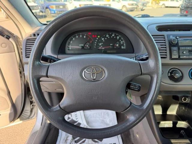 Used 2004 Silver Toyota LE image 18