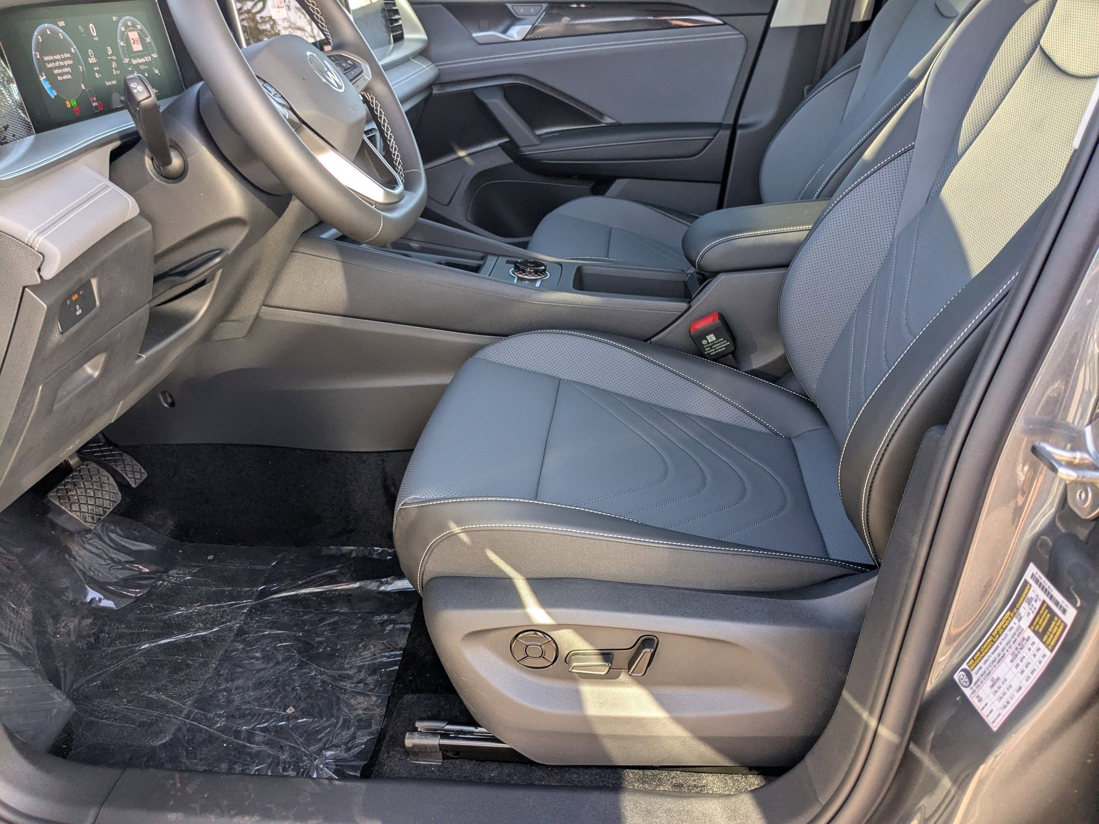 New 2026 Platinum Gray Metallic Volkswagen SE image 5