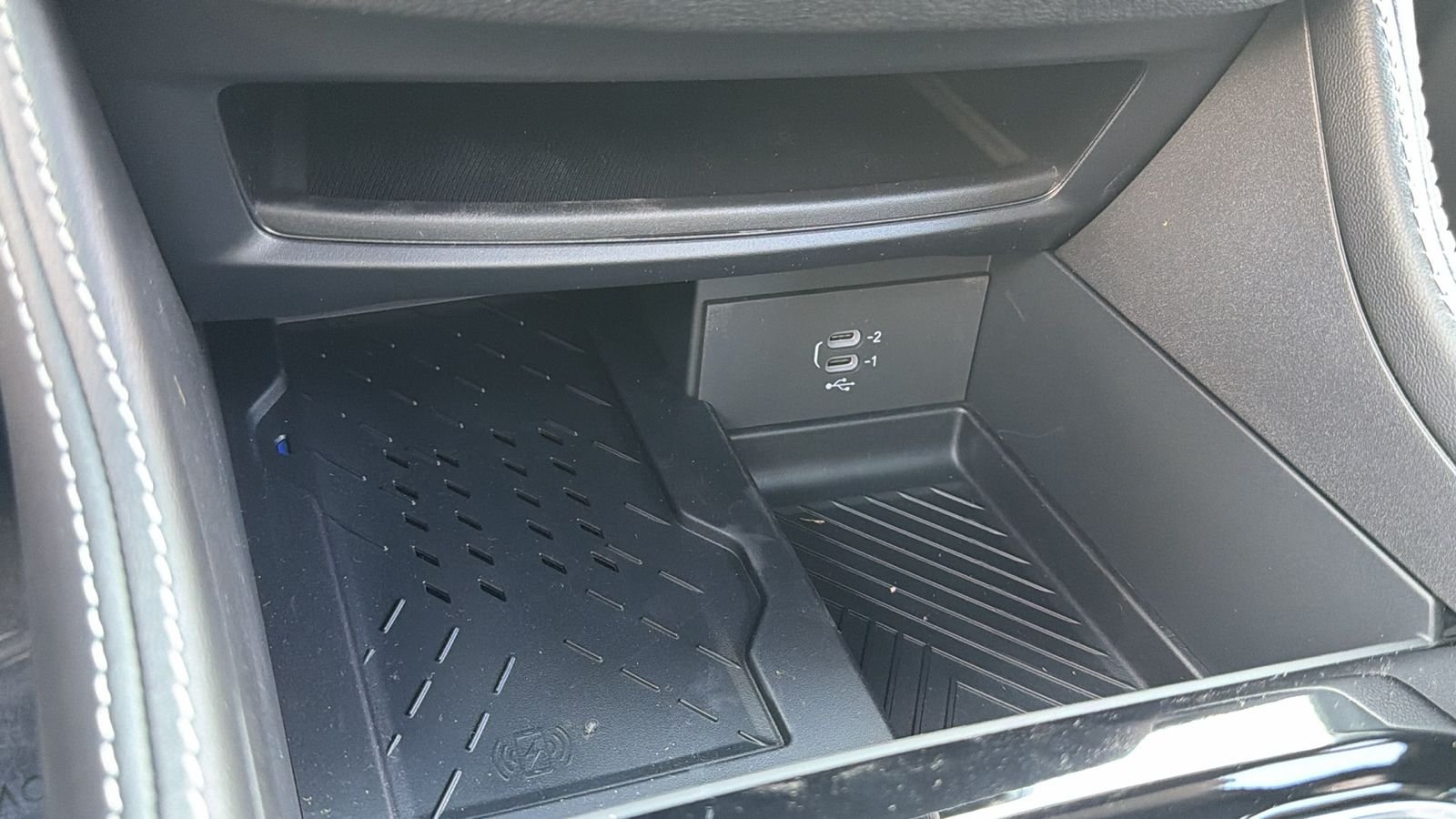 New 2027 Bright White Clear-Coat Exterior Paint Chrysler Limited image 31