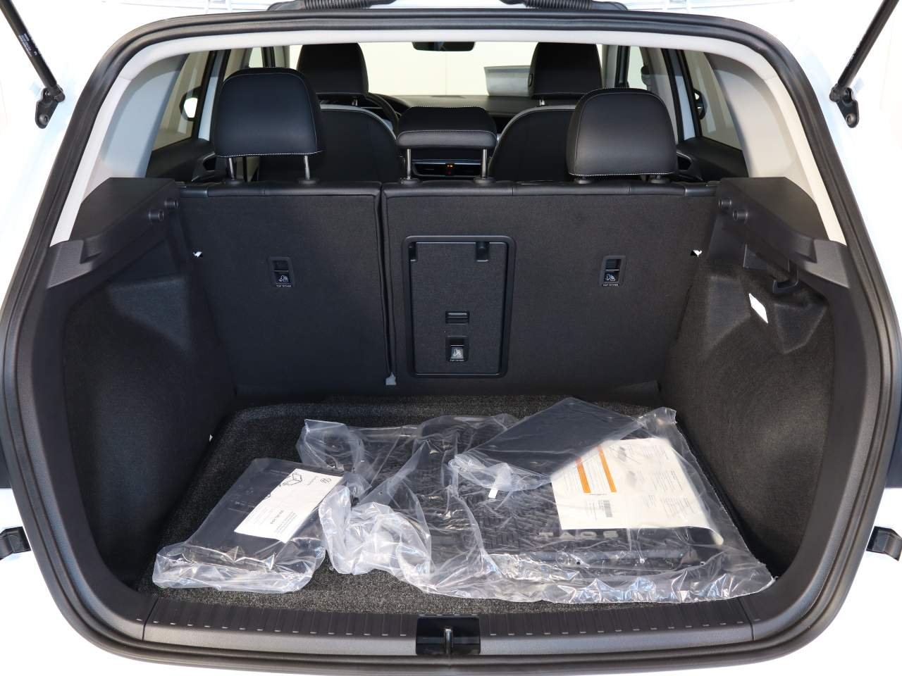 New 2026 Pure White Volkswagen SE 4Motion image 16