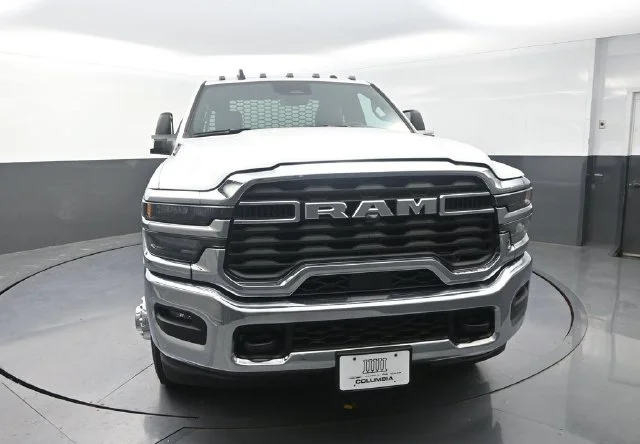 New 2026 Bright White Clear-Coat Exterior Paint RAM Tradesman image 3