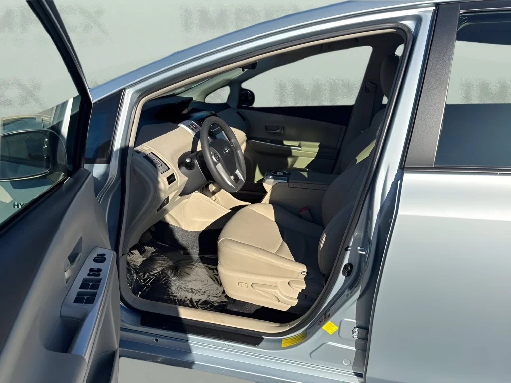 Used 2013 Blue Toyota Two image 9