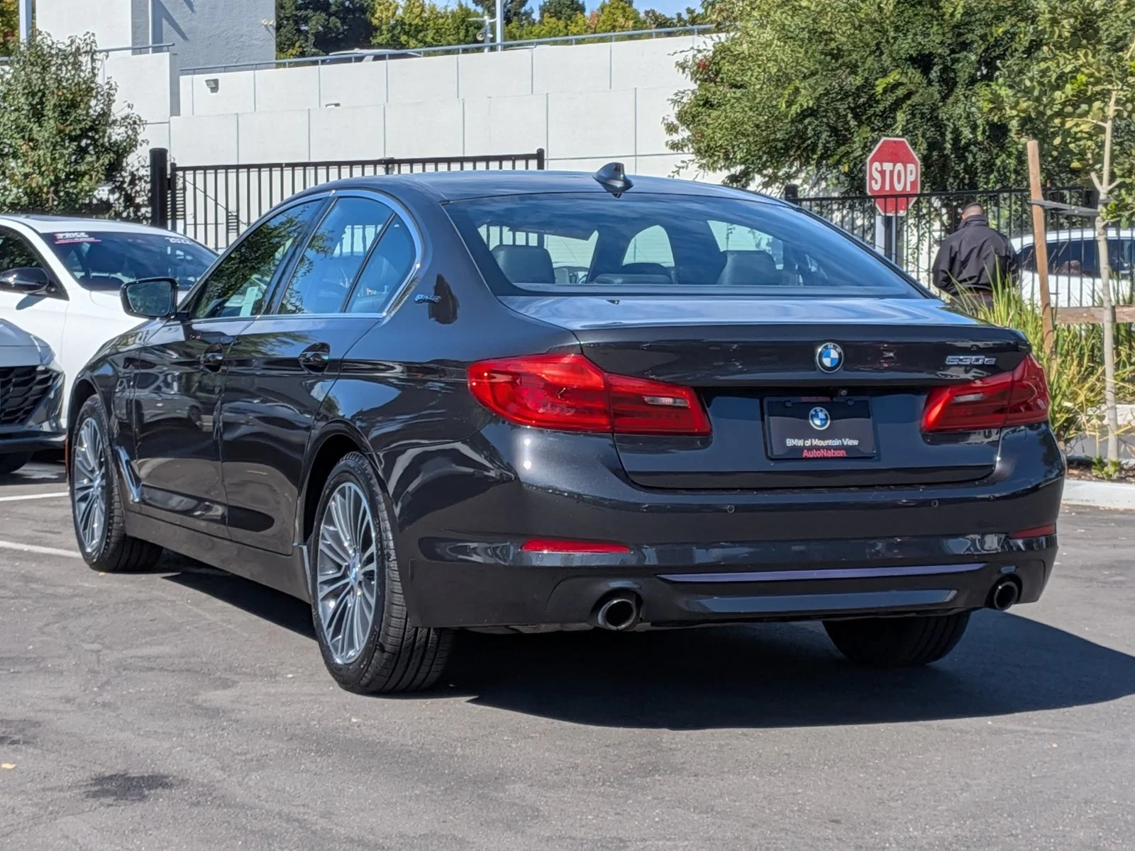 Used 2019 Dark Graphite Metallic BMW 530e iPerformance image 8