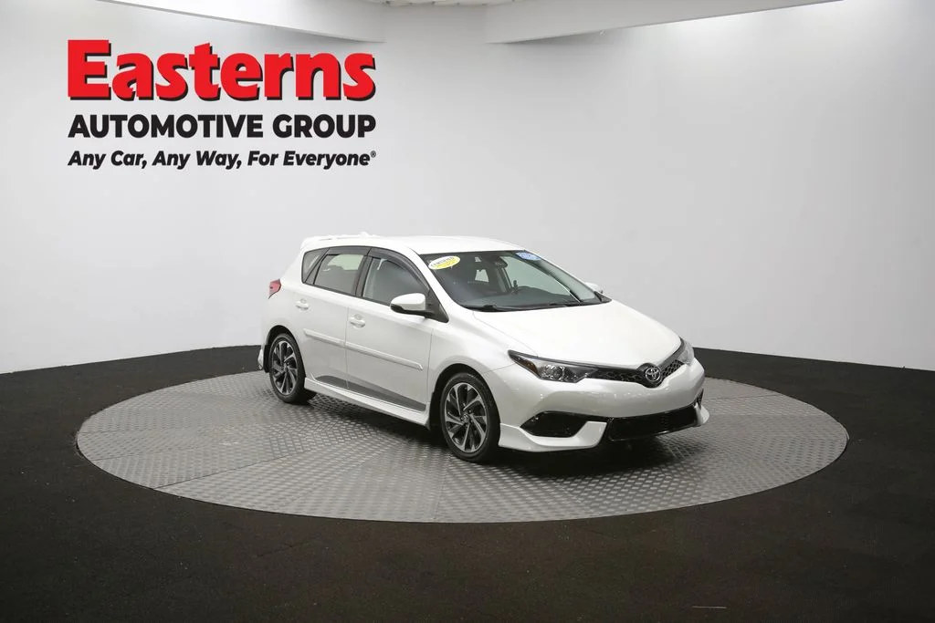 Used 2018 White Toyota Base image 45