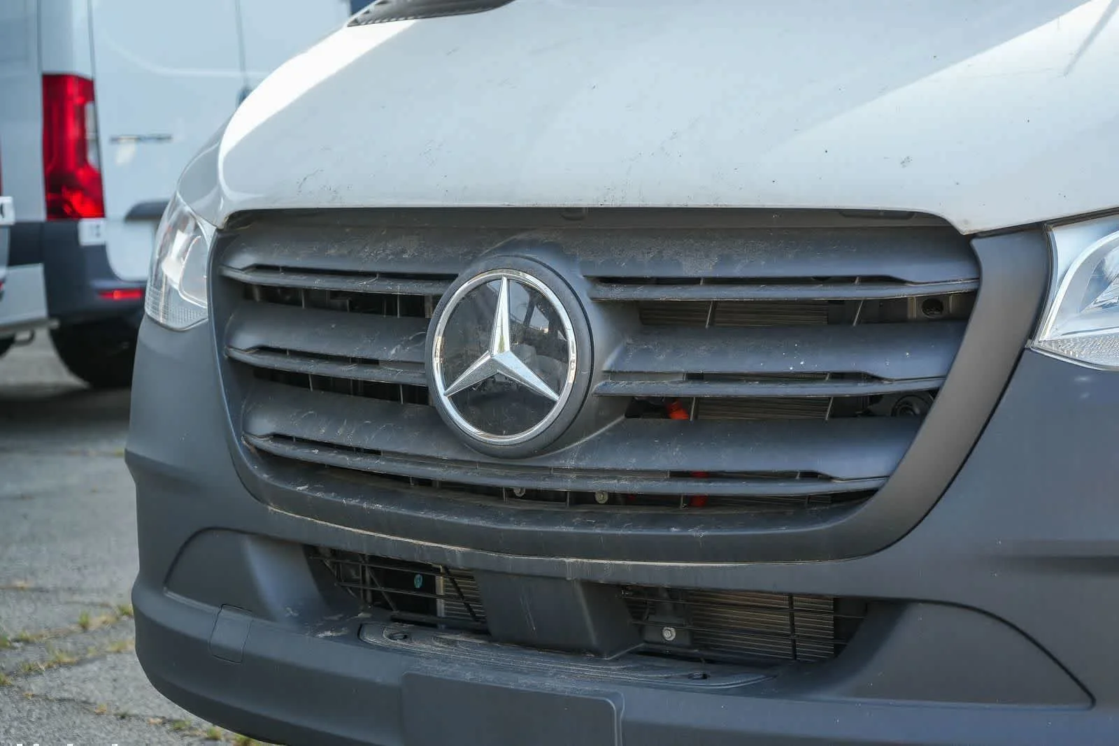 New 2025 Arctic+White Mercedes-Benz Cargo 170WB High Roof 113kW Battery RWD HO Motor image 6