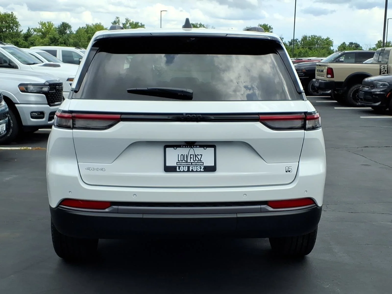 New 2026 Bright White Clear-Coat Exterior Paint Jeep  image 20