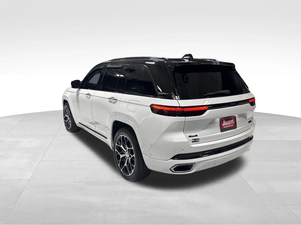 Used 2023 White Jeep Summit Reserve image 5