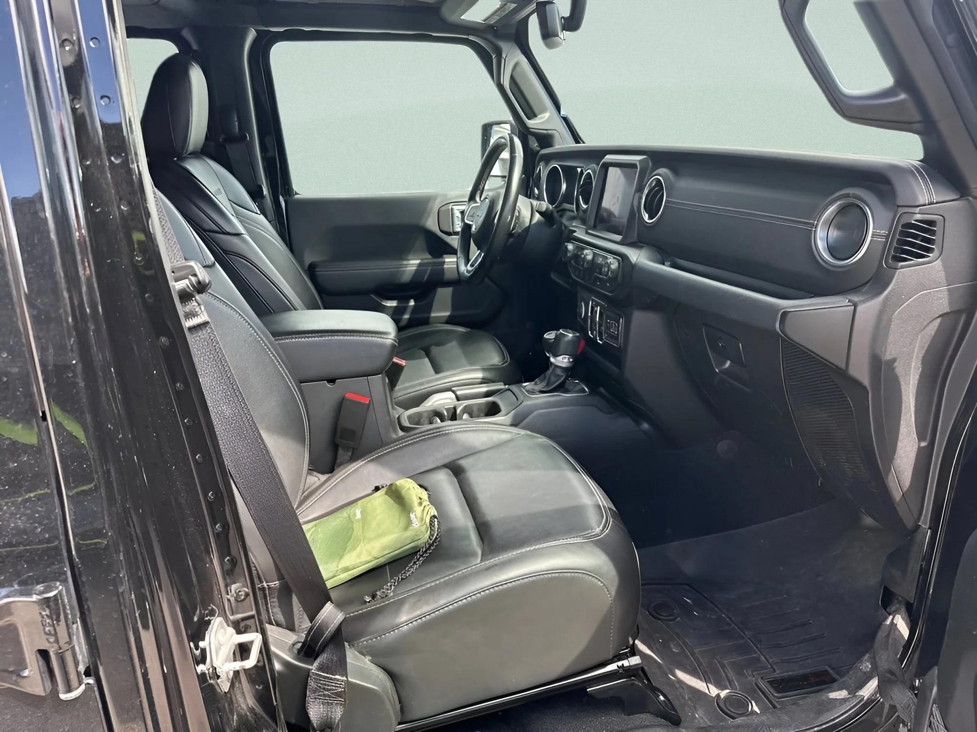 Certified Used 2022 Black Clearcoat Jeep Overland image 16